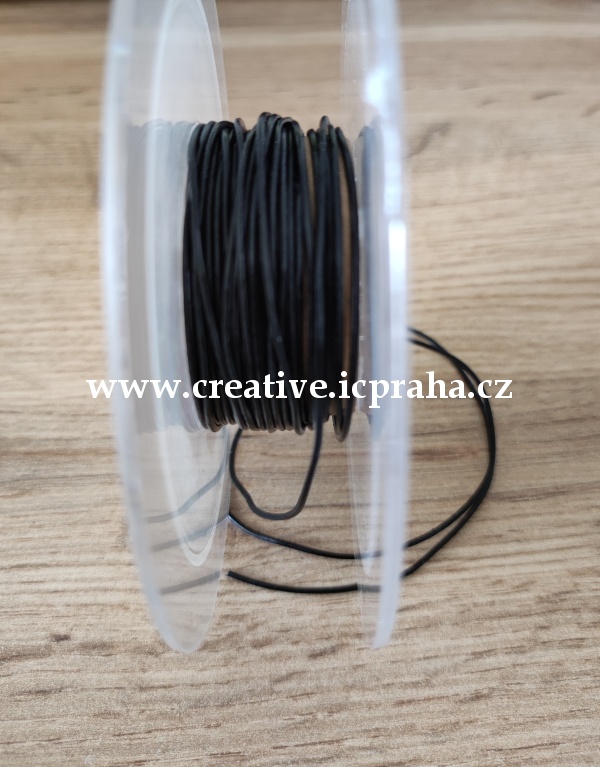 Kůže kulatá 1mm - černá